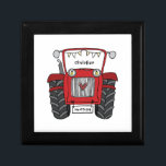 Gepersonaliseerde Tractor Land Bruiloft Beste Man Cadeaudoosje<br><div class="desc">Een tractor land boerderij bruiloft cadeau dat kan worden gepersonaliseerd. Als u de grootte of het lettertype wilt wijzigen,  klikt u op de knop Bewerken om verder aan te passen. De bunting in de tractor zit in een subtiele crème en wit.</div>
