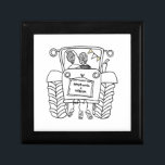 Gepersonaliseerde Tractor Land Huwelijkscadeau Cadeaudoosje<br><div class="desc">Een tractor country boerderij huwelijksgeschenk dat kan worden gepersonaliseerd met beide namen van het paar. Als u de grootte of het lettertype van de namen wilt wijzigen,  klikt u op de knop Bewerken om verder aan te passen. De bunting in de tractor zit in een subtiele crème en wit.</div>