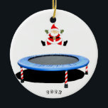 Gepersonaliseerde Trampolining Keramisch Ornament<br><div class="desc">Creatieve trampoline gymnastiek kerstcadeau met trampoline-jumping Santa Claus ontwerp. Als u de tekst van het ornament wilt personaliseren,  kunt u de naam en het huidige jaar toevoegen.</div>