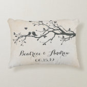 Gepersonaliseerde trouwdatum Jubileum Tortelduifje Decoratief Kussen (Voorkant)