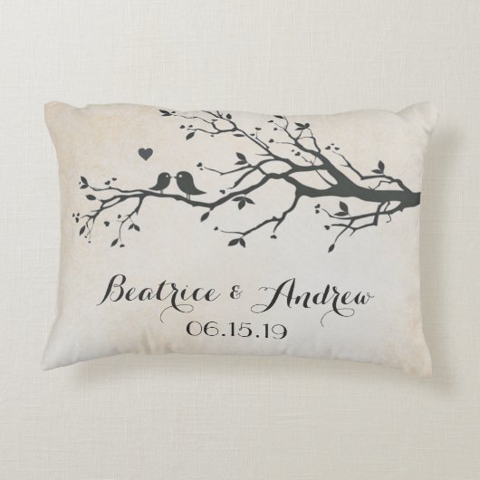 Gepersonaliseerde trouwdatum Jubileum Tortelduifje Decoratief Kussen (Achterkant)