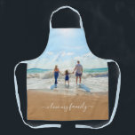 Gepersonaliseerde Uw Familie Foto Schort Gift en T<br><div class="desc">Aangepaste foto en tekst Schorten - Uniek uw eigen ontwerp - Gepersonaliseerde familie / vrienden of persoonlijk Schort / cadeau - Uw foto / tekst toevoegen - Formaat wijzigen en verplaatsen of verwijderen / elementen toevoegen - afbeelding / tekst met aanpassingsgereedschap ! Succes - wees blij:)</div>