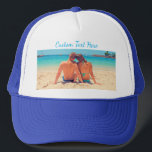 Gepersonaliseerde uw foto trucker hoed aangepaste  trucker pet<br><div class="desc">Aangepaste foto- en teksttruckerhoeden - Uw eigen ontwerp - Speciaal - Gepersonaliseerde familie / vrienden of persoonlijk Pet / geschenk - Voeg Jouw tekst en foto toe - Formaat wijzigen en verplaatsen of verwijderen en voeg elementen / afbeelding toe met aanpassingstool. U kunt dit ontwerp overbrengen naar meer dan 1000...</div>