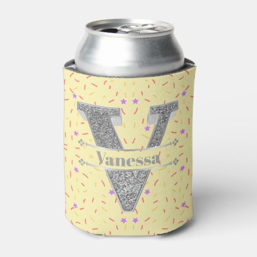 Gepersonaliseerde V Initiaal Silver Monogram Jouw  Blikjeskoeler (Blikje Voorkant)