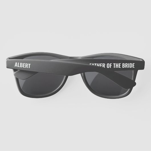 Gepersonaliseerde vader van de bruid bruiloft zonnebrillen (Achterkant)