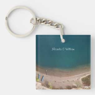 Gepersonaliseerde veelkleurige zandstrand oceaan U Sleutelhanger
