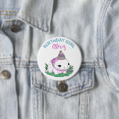 Gepersonaliseerde verjaardag meisje axolotl thema ronde button 7,6 cm (In situ)