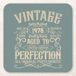 Gepersonaliseerde  verjaardagswhiskey label thema kartonnen onderzetters<br><div class="desc">Je kunt wat originaliteit toevoegen aan je garderobe-collectie met dit klassieke verjaardagsgrafisch ontwerp met geweldige lettertypografie. Het is een geweldig cadeau-idee voor mannen, vrouwen, echtgenoten, vrouwen, vriendinnen en vriendjes die dol zijn op dit unieke kunstwerk. Het is het beste geweldige en leuke vakantie cadeau voor uw gelukkige verjaardagsfeestje. U kunt...</div>