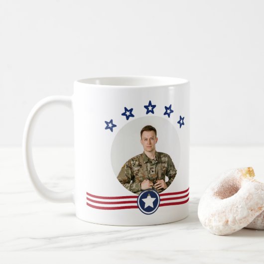 Gepersonaliseerde Veterans Day Mok Custom Name Mil (Met donut)