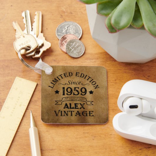 Gepersonaliseerde vintage 65e verjaardagscadeaus sleutelhanger (Bureau)