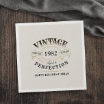 Gepersonaliseerde Vintage verouderd tot perfecte g Servet<br><div class="desc">Zwart goud en beige pret vintage met de leeftijd om volwassen verjaardagsluiers te perfectioneren voor mannen,  geweldig voor elke verjaardagsfeestdag,  of andere gelegenheden. Pas het aan met je eigen tekst.</div>