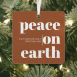 Gepersonaliseerde vrede op aarde Kerstmis Moderne  Metalen Ornament<br><div class="desc">Introductie van ons "Terracotta Personalized Peace On Earth Christmas Modern Photo Metal Ornament", een warme en betekenisvolle aanvulling op uw vakantiedecor. Dit fijn bewerkte metalen ornament toont een rijke terracotta kleur, die de aardse warmte van het seizoen belichaamt. De klassieke boodschap van "Vrede op Aarde" wordt elegant weergegeven, wat ons...</div>