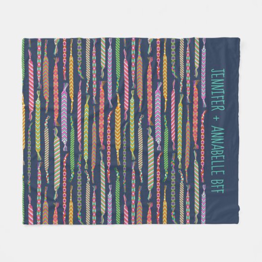 Gepersonaliseerde vriendschapsballetjes op marineb fleece deken (Voorkant (Horizontaal))