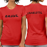 Gepersonaliseerde vrijgezellenbruid om rood te zij t-shirt<br><div class="desc">Dit rode vrijgezellenfeest t-shirt is dubbelzijdig,  met Bride op de voorkant en de bruidsnaam op de achterkant. Om de tekst te bewerken klik je op de personalize button. Vergeet niet om beide kanten te bewerken.</div>