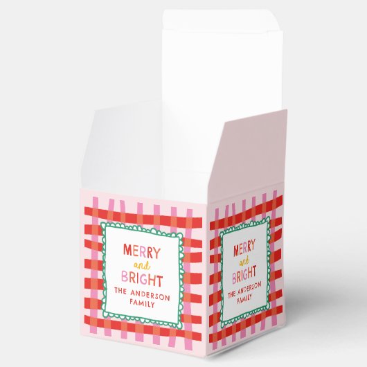 Gepersonaliseerde vrolijk en helder rood geruit bedankdoosjes (Geopend)