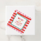 Gepersonaliseerde vrolijk en helder rood geruit bedankjes labels (In situ)