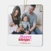 Gepersonaliseerde vrolijke & heldere roze & rode k keramisch ornament (Links)