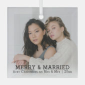 Gepersonaliseerde vrolijkheid en getrouwde Kerstmi Glas Ornament (Voorkant)