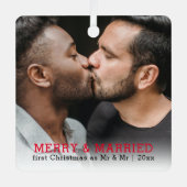 Gepersonaliseerde vrolijkheid en getrouwde Kerstmi Metalen Ornament (Voorkant)