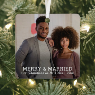 Gepersonaliseerde vrolijkheid en getrouwde Kerstmi Metalen Ornament