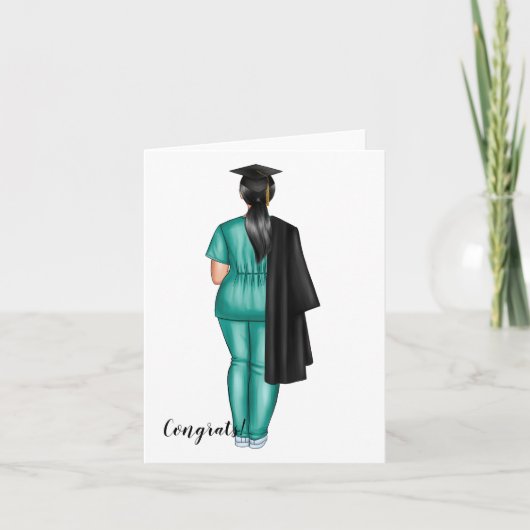 Gepersonaliseerde Vrouw in Scrubs Afstuderen Kaart (Voorkant)
