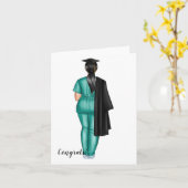 Gepersonaliseerde Vrouw in Scrubs Afstuderen Kaart (Gele Bloem)