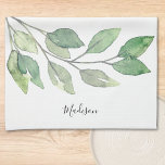 Gepersonaliseerde Waterverf groen Theedoek<br><div class="desc">Deze unieke gepersonaliseerde keukenhanddoek is versierd met waterverf groen en stijlvolle scripttypografie. Gemakkelijk aan te passen. Maakt een geweldig housewarming cadeau. Originele Waterverf © Michele Davies.</div>
