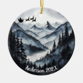 Gepersonaliseerde Waterverf Santa over Mountains Keramisch Ornament (Voorkant)