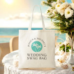 Gepersonaliseerde Wedding Swag Bag Gast Welkom Tote Bag<br><div class="desc">Verwelkom het bruidsfeest en de gasten van buiten de stad op jullie trouwfeesten met een "swag bag" gevuld met goodies en items om hun verblijf comfortabel en onvergetelijk te maken. Dit grillige canvas tas ontwerp is gemarkeerd met een ronde palmboom logo in aqua en wit. De namen van de bruid...</div>