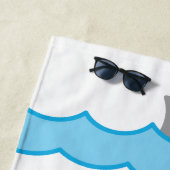 Gepersonaliseerde Whimsical Shark Fin on Water Strandlaken (In situ)