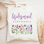 Gepersonaliseerde Wildflowers Paarse Script Bruids Tote Bag<br><div class="desc">Deze eenvoudige,  elegante canvas tas heeft een rand van wilde bloemen in tinten van paarse en roze met groene stengels. Het woord "bruidsmeisje" komt voor in het paarse handschrift. Personaliseer het met haar naam in sans serif lettertype. Maakt een perfect bruidsmeisje cadeau!</div>