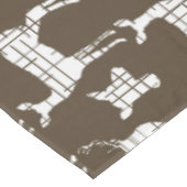 Gepersonaliseerde witte bijtende droger op bruine  tafelkleed (Gekanteld)