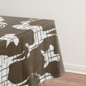 Gepersonaliseerde witte bijtende droger op bruine  tafelkleed (Voorbeeld)