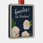 Gepersonaliseerde witte bloemen op donkerblauw metalen ornament (Rechts)