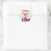 Gepersonaliseerde witte en rode Basketball Jersey Ronde Sticker (Tas)