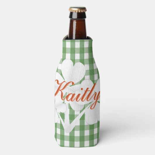 Gepersonaliseerde Witte Kleuren Groene Gingham Blikjeskoeler (Fles Voorkant)
