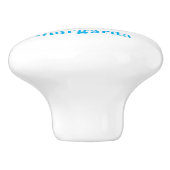 Gepersonaliseerde witte knop met blauwe tekst (Zijkant)