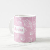 Gepersonaliseerde witte zeeschelpen roze strand Mo Koffiemok (Voorkant links)