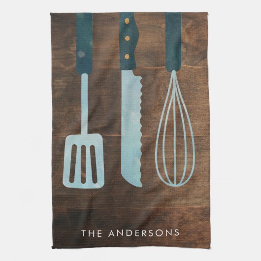 Gepersonaliseerde Wood Kitchen Utiers Familienaam Theedoek (Verticaal)