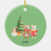 Gepersonaliseerde Woodland Christmas Keramisch Ornament (Achterkant)