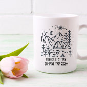 Gepersonaliseerde Woodland Forest Pine Tree vliegt Reisbeker