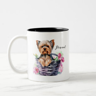 Gepersonaliseerde Yorkie in de Basket Waterverf Ar Tweekleurige Koffiemok