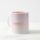 Gepersonaliseerde zachte pastel lavendelgradiënt tweekleurige koffiemok (Voorkant links)