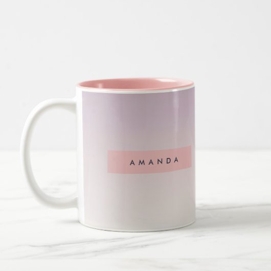 Gepersonaliseerde zachte pastel lavendelgradiënt tweekleurige koffiemok (Links)