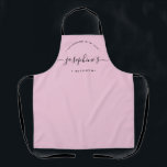 Gepersonaliseerde Zelfgemaakt met Liefde Keuken ro Schort<br><div class="desc">Laten we gaan bakken. Pas de scriptnaam aan op dit gepersonaliseerde roze schort. Hier in het rood met witte typografie in een stijlvolle behandeling. Moedig de zoete bakker in je leven aan, een eigenaar van een kleine bakkerij met een speciaal cadeau. Perfect voor het bakken van die lekkernijen, lekkernijen, gebak,...</div>