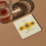 gepersonaliseerde zonnebloemolie - bruiloft met sc kartonnen onderzetters<br><div class="desc">Zonnebloemtrio - gepersonaliseerde papieren onderzetters voor de bruiloft van schuren . Drie zonnebloemen gerangschikt in een rij. Uniek ontwerp in oogsttijd. Door Alma Wad. Het wordt geleverd met een crèmekleurachtergrond. Je kunt dat nu veranderen.</div>