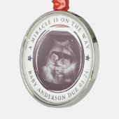 Gepersonaliseerde zwangerschapsaankondiging foto metalen ornament (Links)