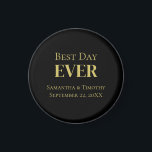 Gepersonaliseerde zwart goud beste dag ooit bruilo magneet<br><div class="desc">Personaliseer deze beste dag elke bruiloft zwart gouden magneet gunsten. Verkrijgbaar in rond en vierkant en drie verschillende maten. Geweldig voor de huwelijksreceptie,  het vrijgezellenfeest,  het vrijgezellenfeest,  vrijgezellenfeesten en repetitiediner.</div>