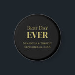 Gepersonaliseerde zwart goud beste dag ooit bruilo magneet<br><div class="desc">Personaliseer deze beste dag elke bruiloft zwart gouden magneet gunsten. Verkrijgbaar in rond en vierkant en drie verschillende maten. Geweldig voor de huwelijksreceptie,  het vrijgezellenfeest,  het vrijgezellenfeest,  vrijgezellenfeesten en repetitiediner.</div>