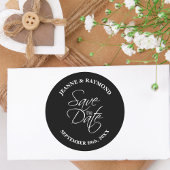 Gepersonaliseerde zwart-wit bruiloft Save the Date Ronde Sticker
